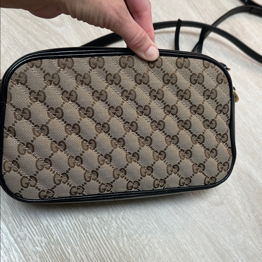 Gucci Marmont black leather, gold & monogram GG crossbody - Picture 5 of 9